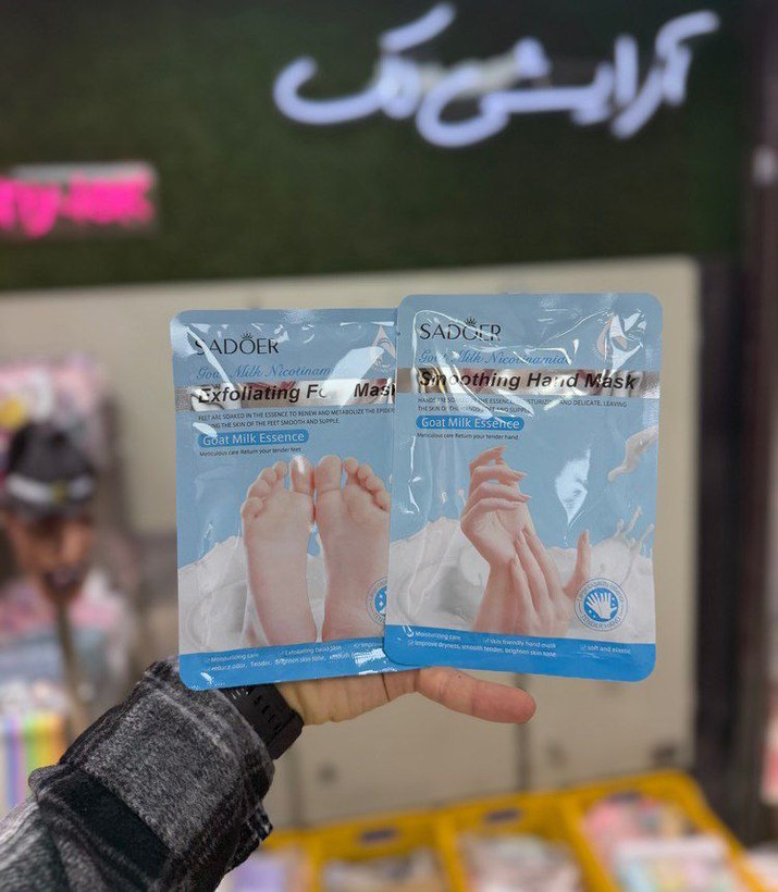 ماسک دست و پا تکی با ترکیبات مرطوبکننده، به نرم و لطیف شدن پوست دست و پا کمک میکند. برای کاهش خشکی و زبری پوست و ایجاد حس شادابی و نرمی بیشتر، گزینهای مناسب برای مراقبت از پوست است.
