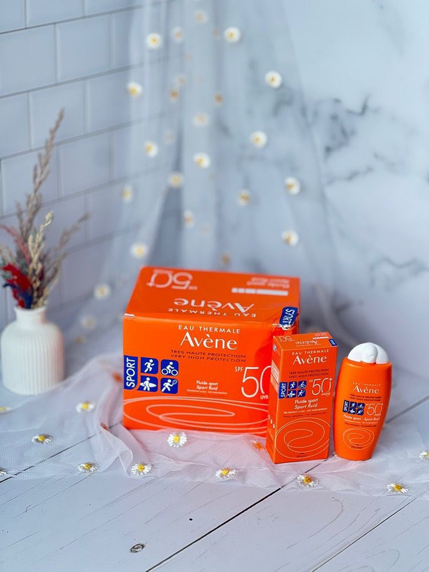 ضدافتاب بدون رنگ اون AVENE/ دارایSPF50 مرطوب کننده قوی ضد التهاب آرامش بخش پوست ضد آب و تعریق آبرسانی پوست پوشانندگی بالا بدون تحریک چشم