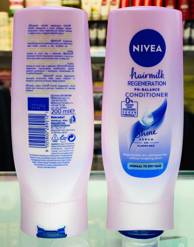 نرمکننده Nivea Hairmilk Regeneration نرمکننده نیوآ Hairmilk مناسب موهای نرمال تا خشک؛ کمک میکنه مو بعد شستشو نرمتر، خوشحالتتر و راحتتر شونه بشه. نرمکننده و لطیفکننده موکمک به کاهش خشکی و زبری ساقهمناسب موهای خشک و آسیبدیده بدون سنگین کردن مو حاوی شیر بادام و Shine Serum فرمول وگان، بدون سیلیکون و میکروپلاستیک مناسب: موهای نرمال تا خشک، کدر، زبر و موهایی که بعد حمام گره میخورن. نحوه استفاده: بعد از شامپو روی ساقه و نوک مو بزنید، کمی صبر کنید و بعد کامل آبکشی کنید.