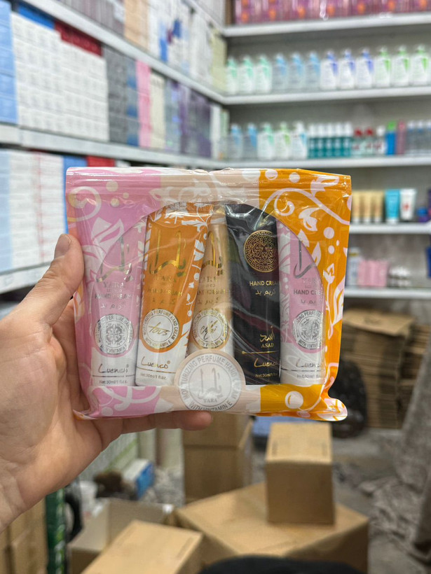 کرم آبرسان و مرطوبکننده یارا ۵ عددی، مناسب استفاده روزانه برای تأمین رطوبت و حفظ نرمی و لطافت پوست، انتخابی کاربردی برای مراقبت و آبرسانی پوست در طول روز