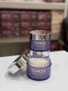 بالم پاککننده Take The Day Off Cleansing Balm از برند معتبر کلینیک پاککننده عمیق و حرفهای است که برای حذف کامل آرایش، ضدآفتاب و آلودگیهای روزانه طراحی شده است.