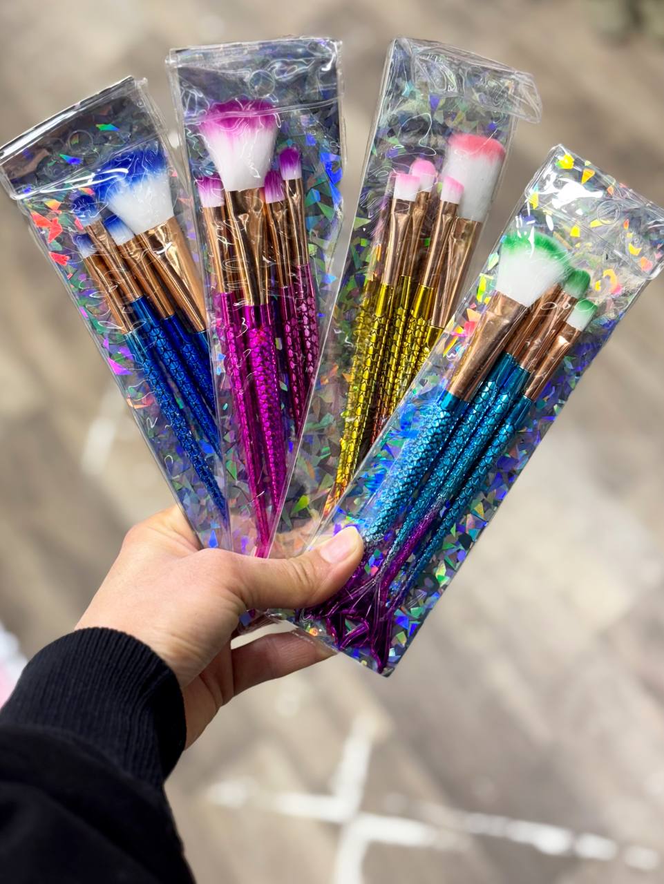براش ماهی پری دریایی۴تیکه مناسب برای هایلایت ،رژگونه،فید سایه   بدون ریزش قابل شستشو دارای ۴ رنگ مختلف