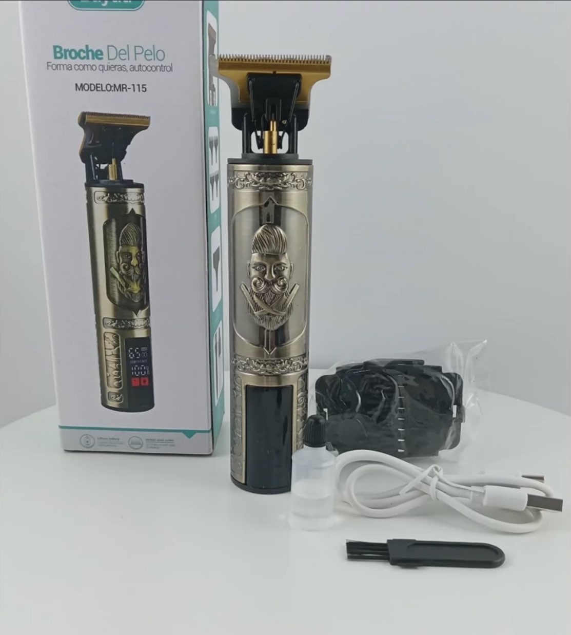 ماشین خط زن اورجینال Buytiti  همراه شانه ،سیم شارژ ، روغن مشکی ماشین خط زن وسیله‌ای کاربردی برای اصلاح دقیق، مرتب کردن و ایجاد خطوط تمیز در مو، ریش و سبیل است. این دستگاه برای خط‌گیری دور مو، مرتب کردن خط ریش، اصلاح پشت گردن و ایجاد فرم دقیق در آرایش مو و صورت طراحی شده است.