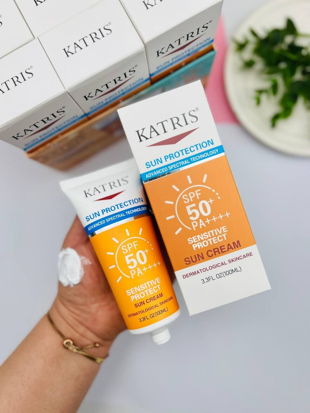 ضد آفتاب کاتریس کیفیت بسیار عالی بیرنگ spf 50 Original ۱۲ مناسب همه پوست ها و روی پوست میخوابه